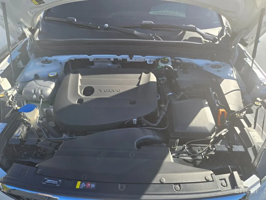 Фото 20 - Volvo XC40