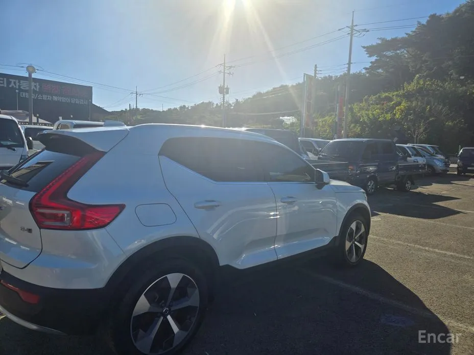 Фото 4 - Volvo XC40