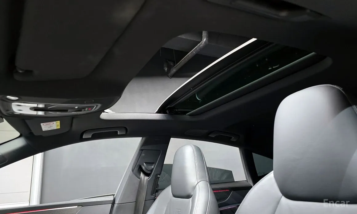 Фото 18 - Audi S7