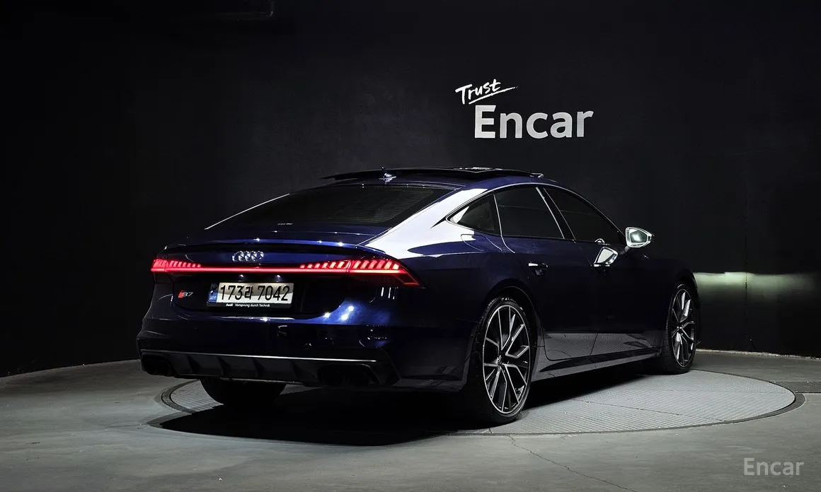 Фото 2 - Audi S7