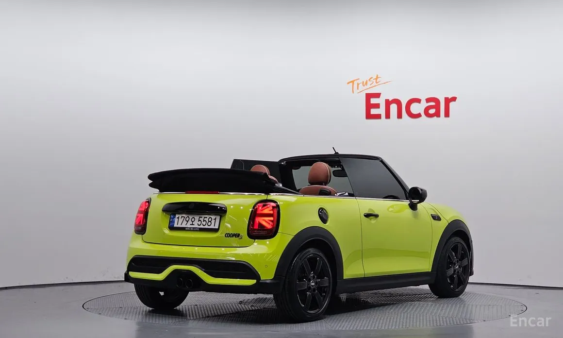 Фото 2 - Mini Cooper Convertible