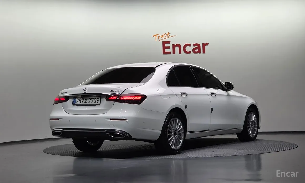 صورة 2 - Mercedes-Benz E-Class