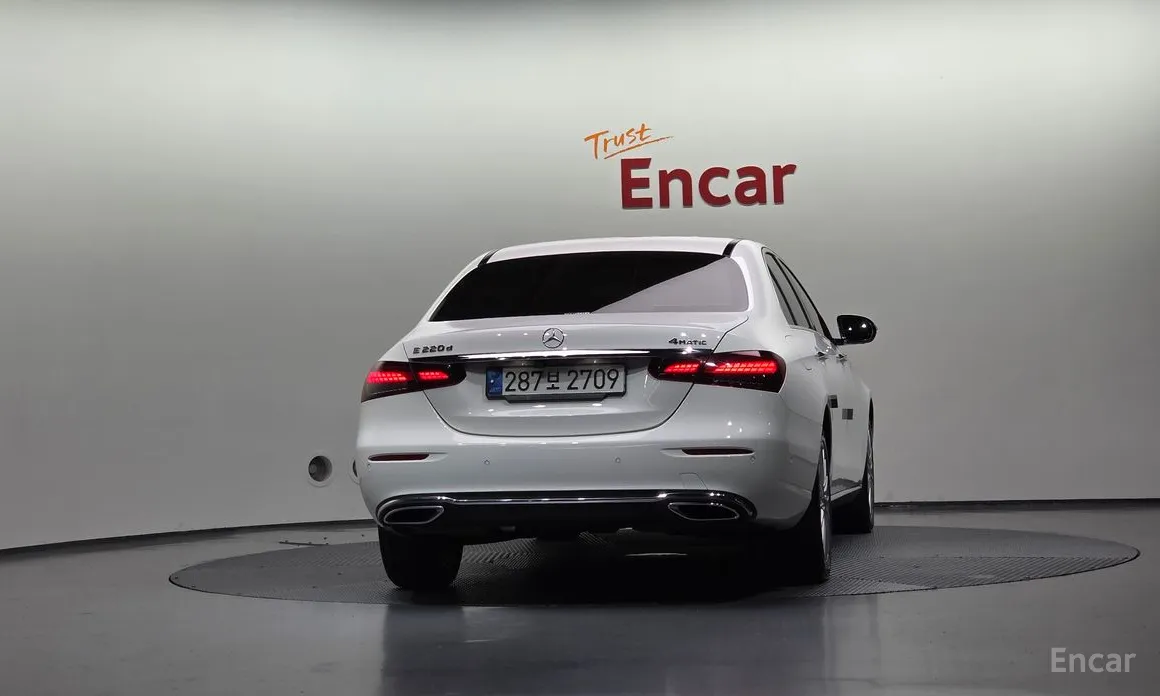 صورة 4 - Mercedes-Benz E-Class