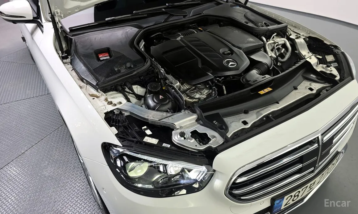 صورة 5 - Mercedes-Benz E-Class