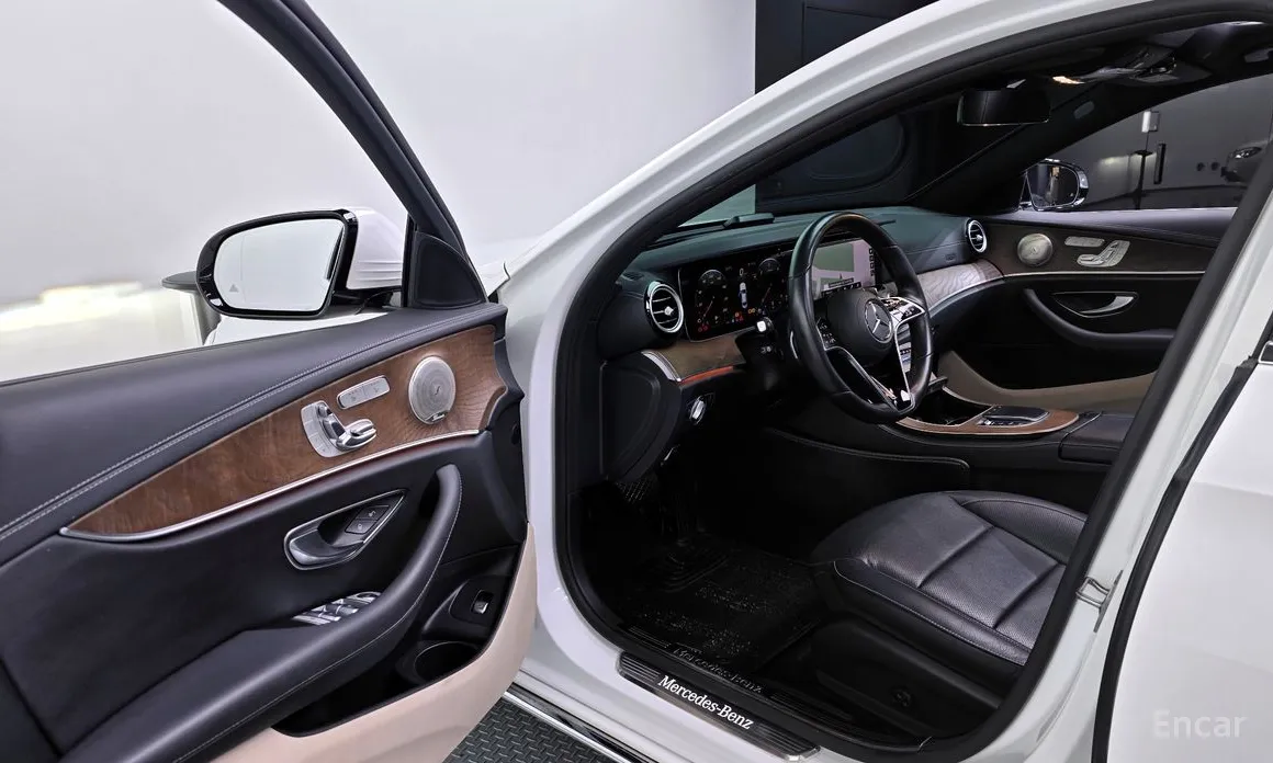 صورة 9 - Mercedes-Benz E-Class