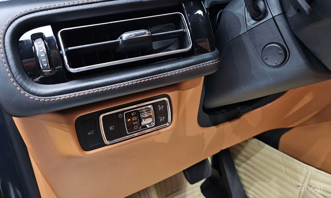 Фото 12 - Lincoln Aviator