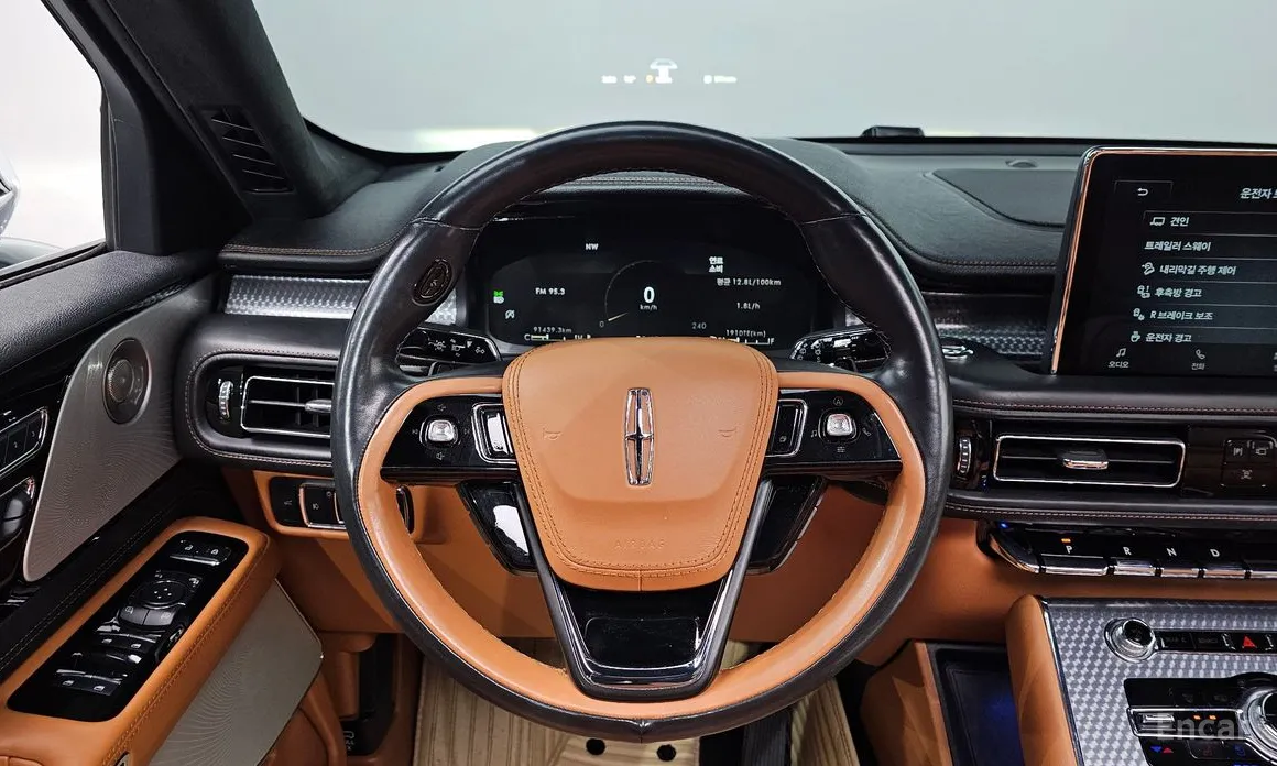 Фото 13 - Lincoln Aviator