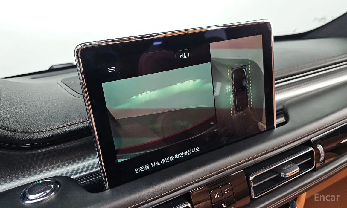 Фото 15 - Lincoln Aviator