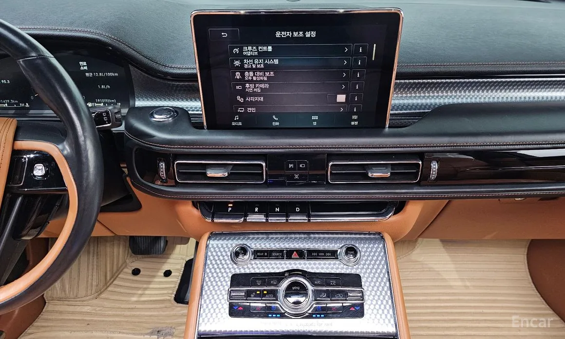 Фото 18 - Lincoln Aviator