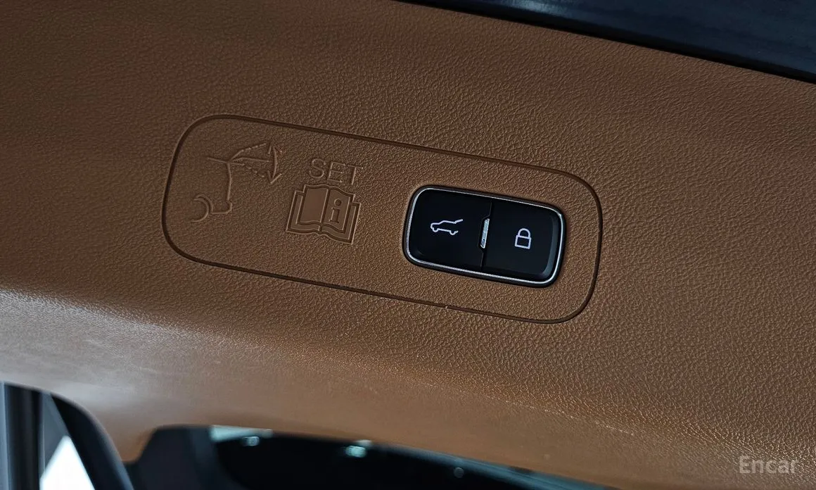 Фото 19 - Lincoln Aviator