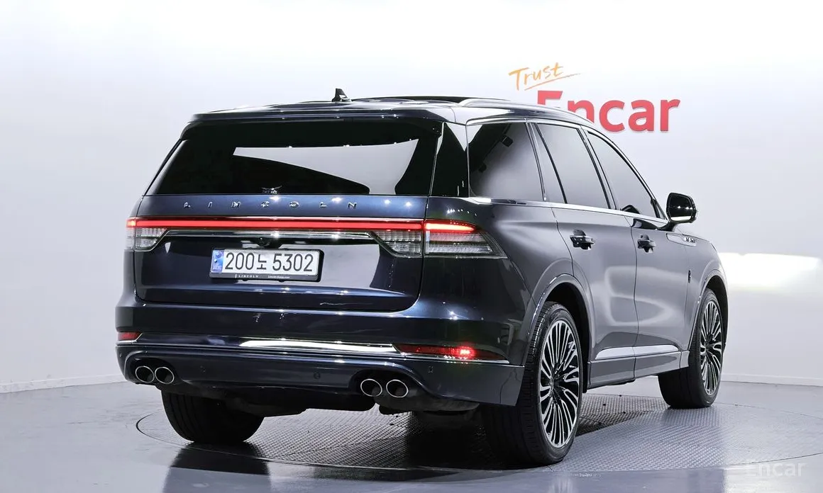 Фото 2 - Lincoln Aviator