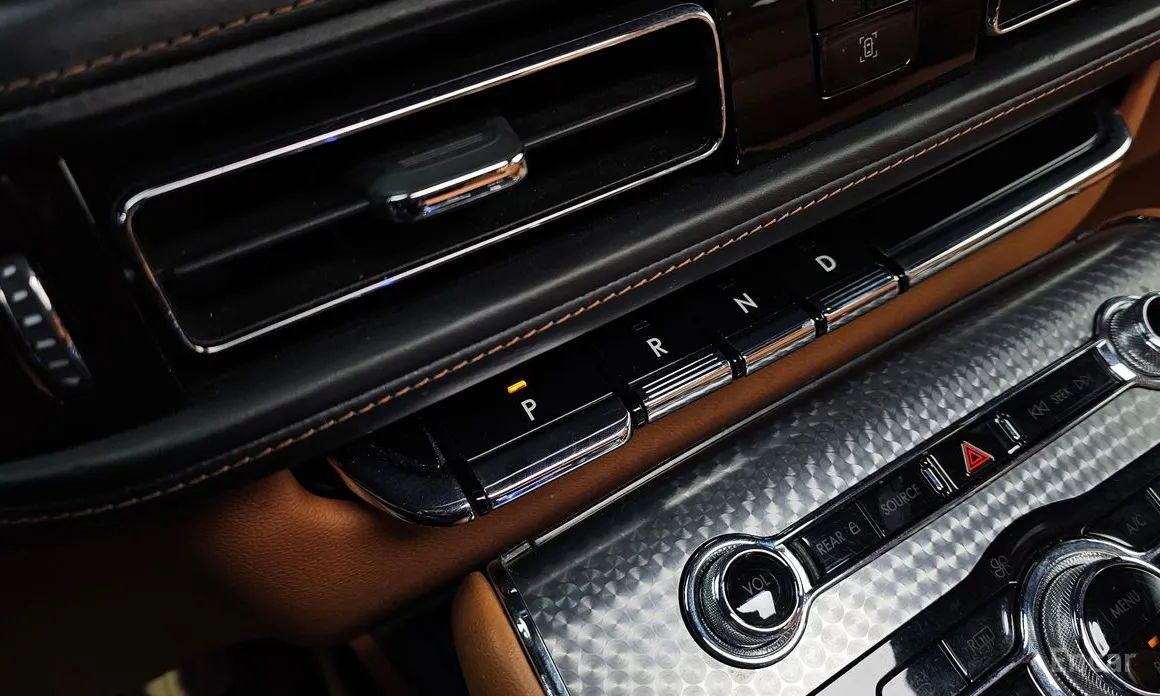 Фото 9 - Lincoln Aviator