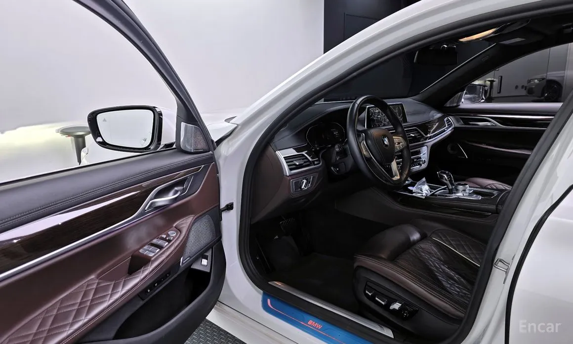 Фото 10 - BMW 7 Series