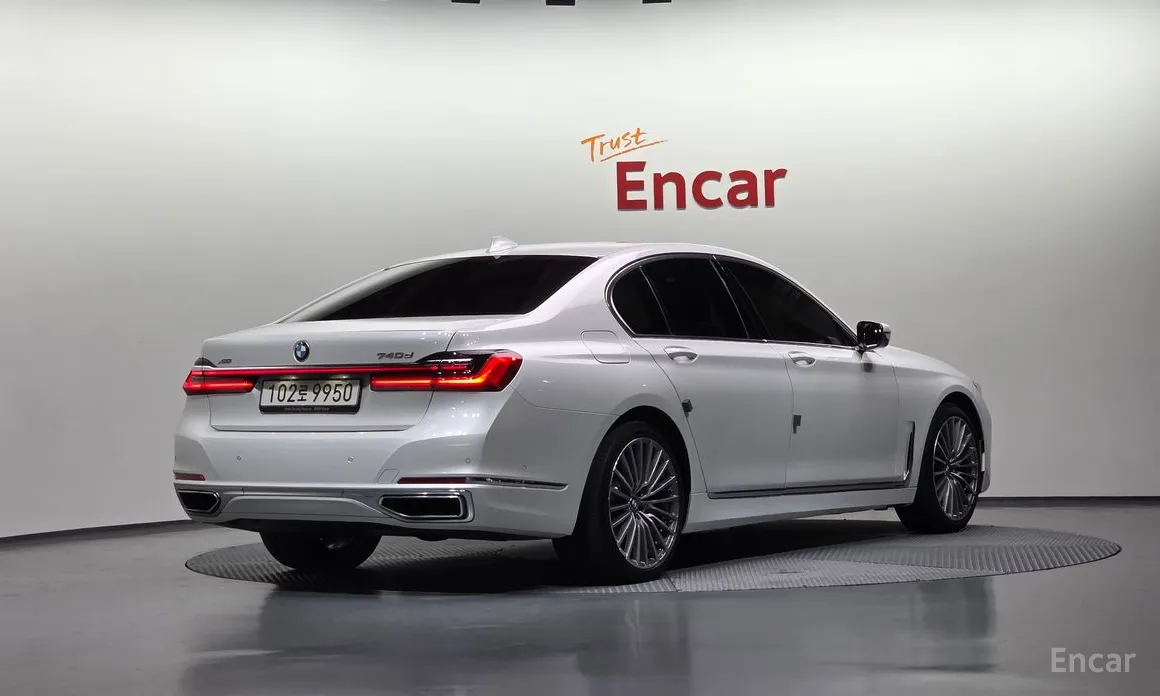 Фото 2 - BMW 7 Series