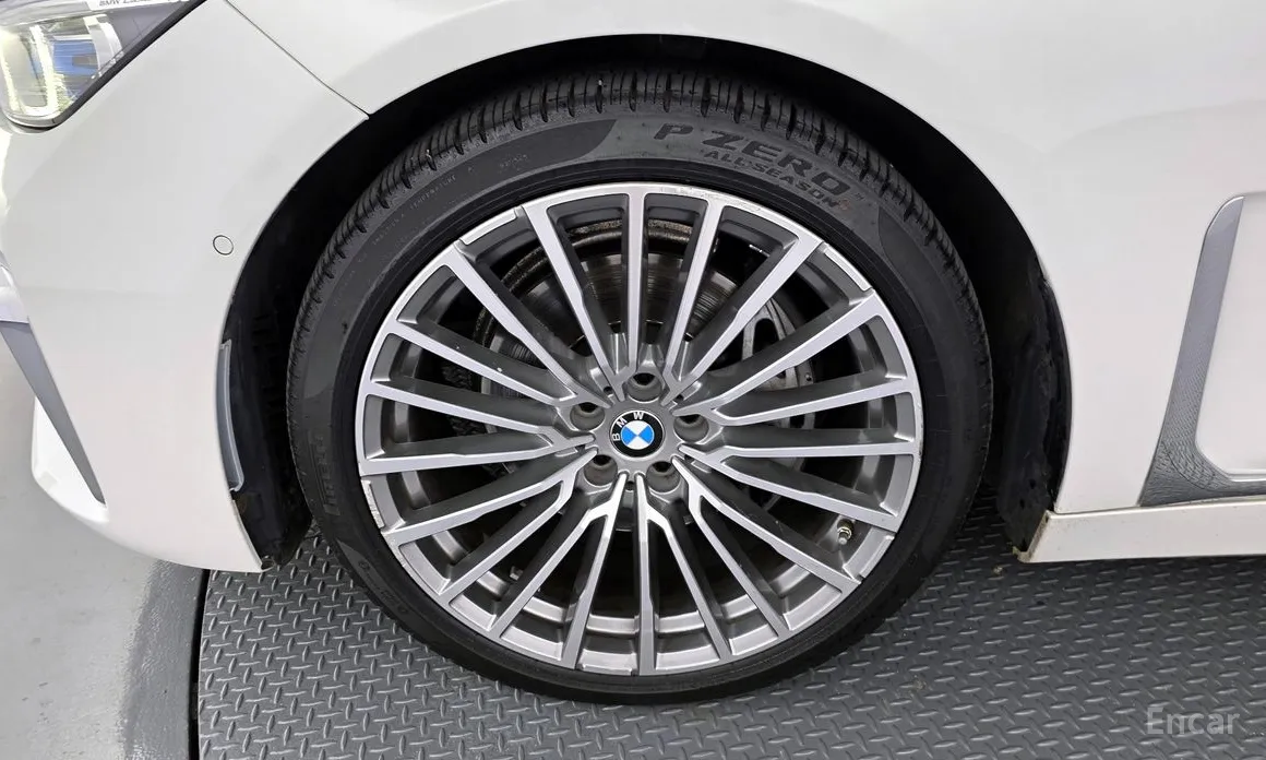 Фото 5 - BMW 7 Series