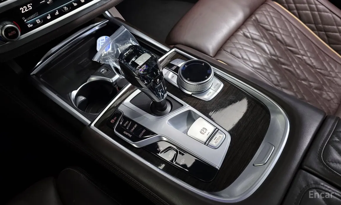 Фото 9 - BMW 7 Series