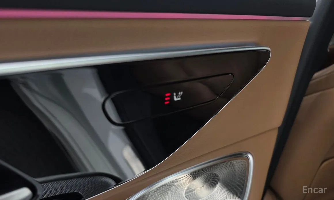 Фото 17 - Mercedes-Benz E-Class