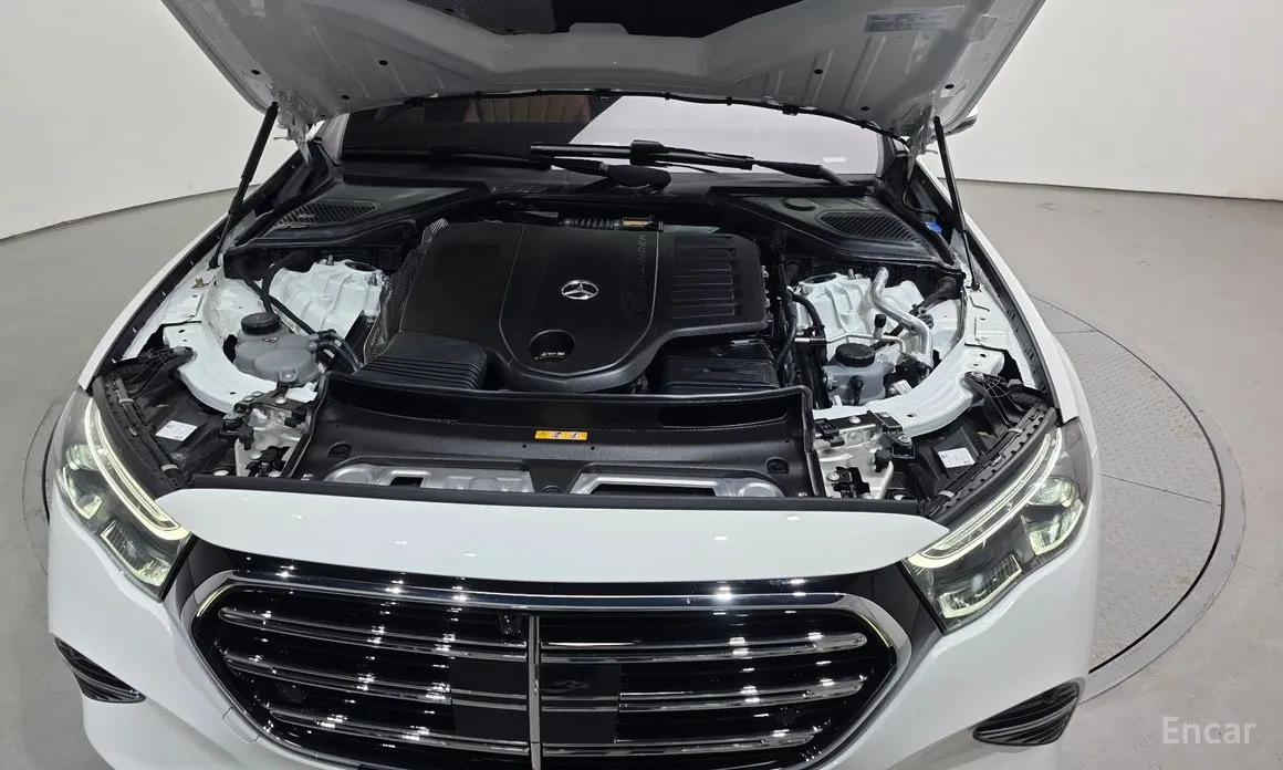 Фото 6 - Mercedes-Benz E-Class