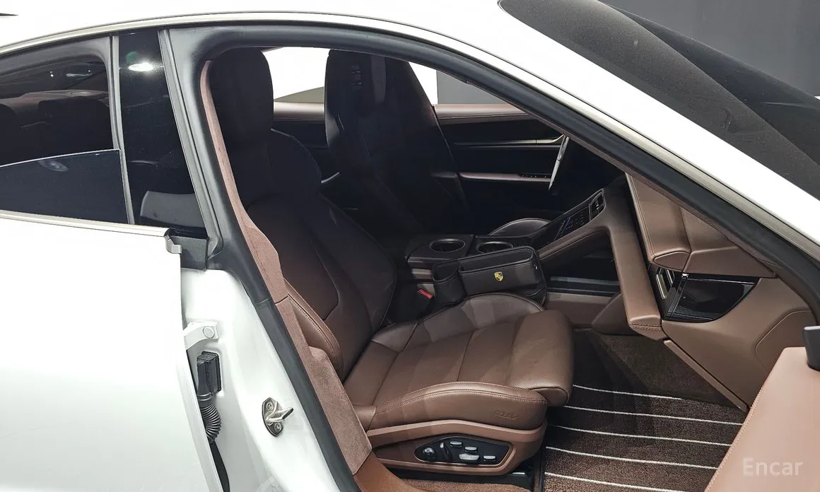 Фото 10 - Porsche Taycan