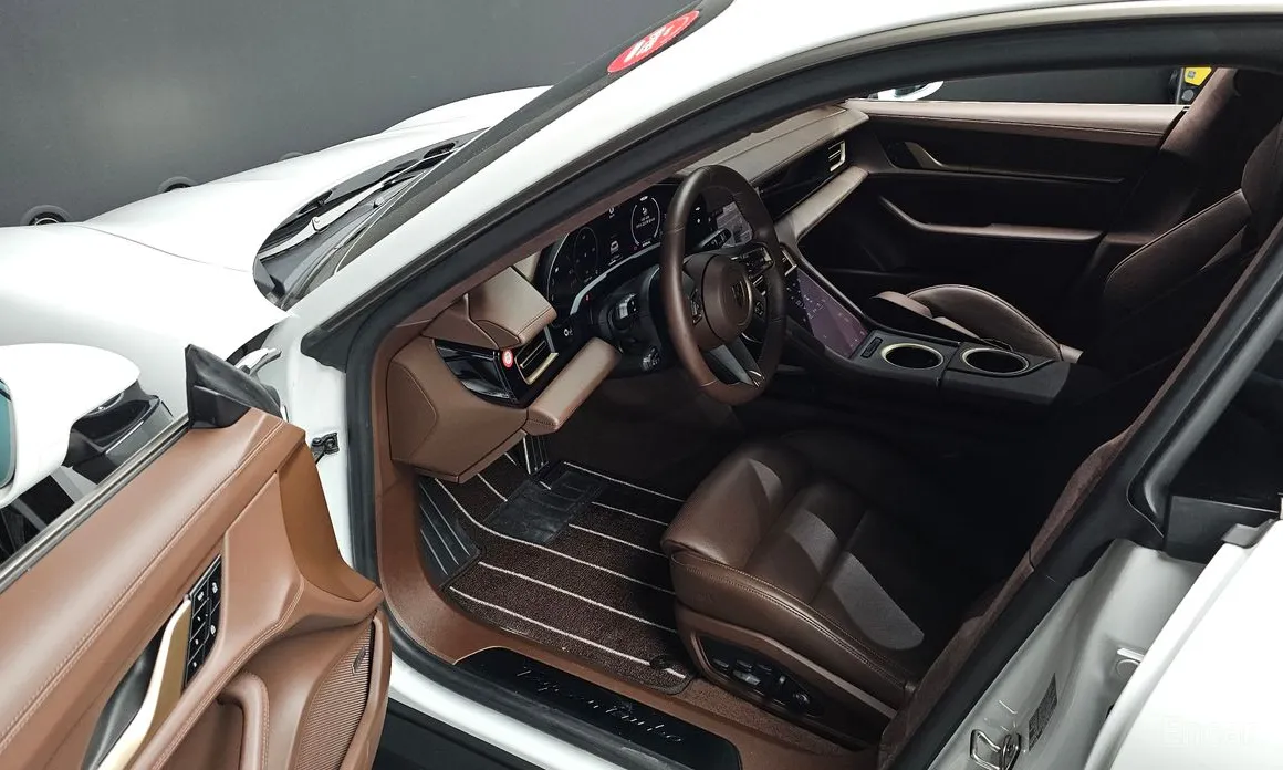 Фото 11 - Porsche Taycan