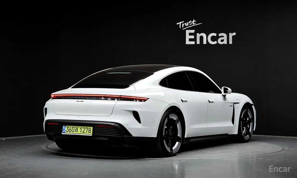 Фото 2 - Porsche Taycan