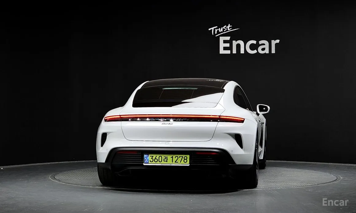 Фото 4 - Porsche Taycan