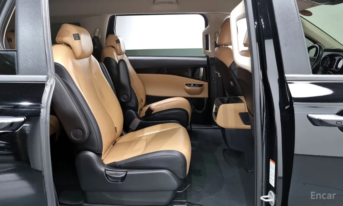 Фото 12 - Kia Carnival