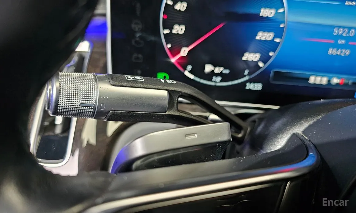 Фото 17 - Mercedes-Benz S-Class