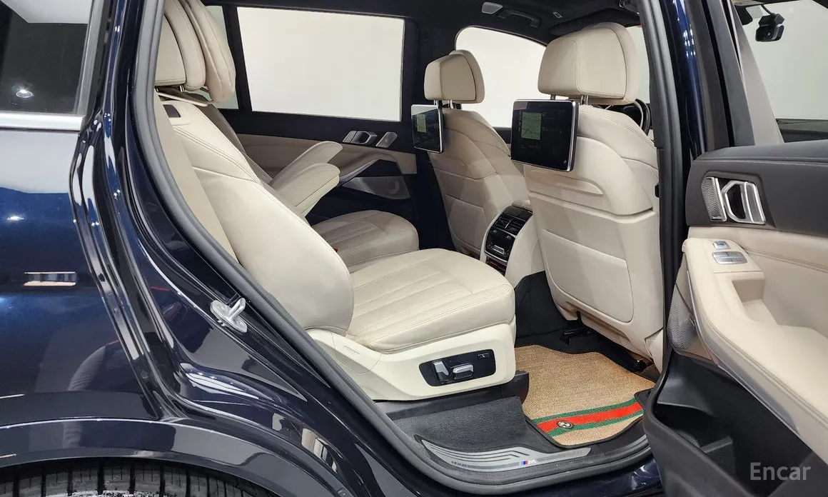 Фото 12 - BMW X7