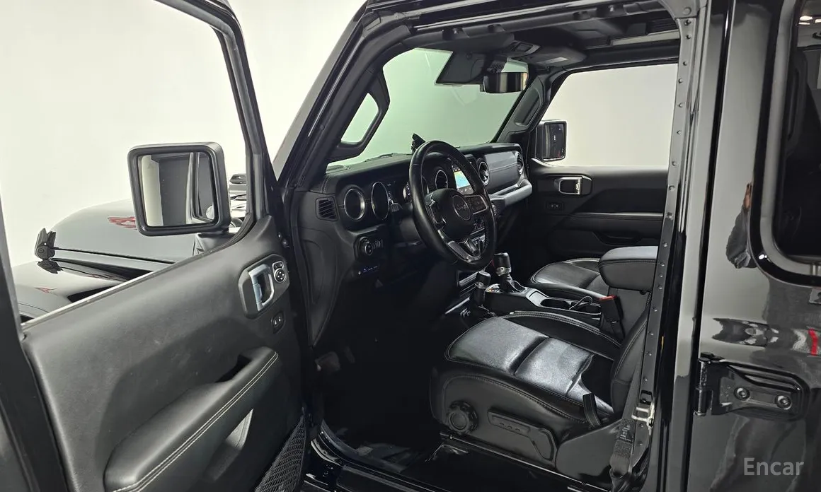 Фото 10 - Jeep Wrangler