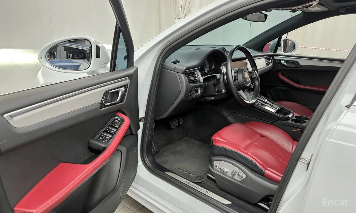 Фото 10 - Porsche Macan