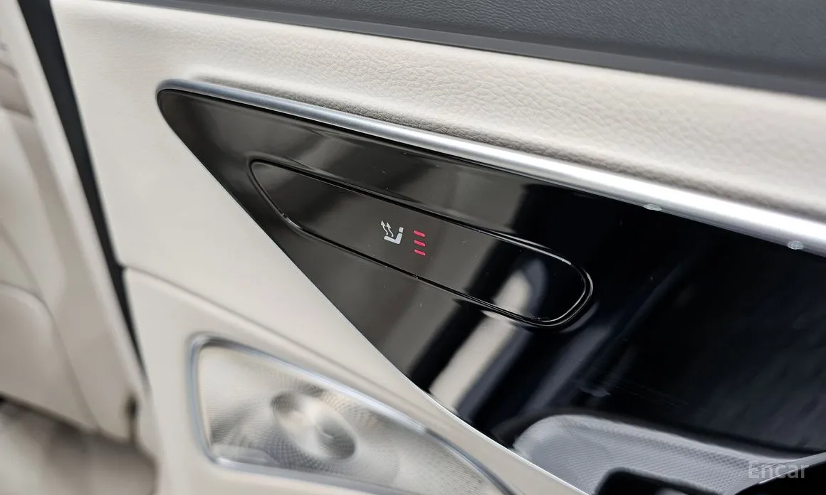 Фото 19 - Mercedes-Benz E-Class