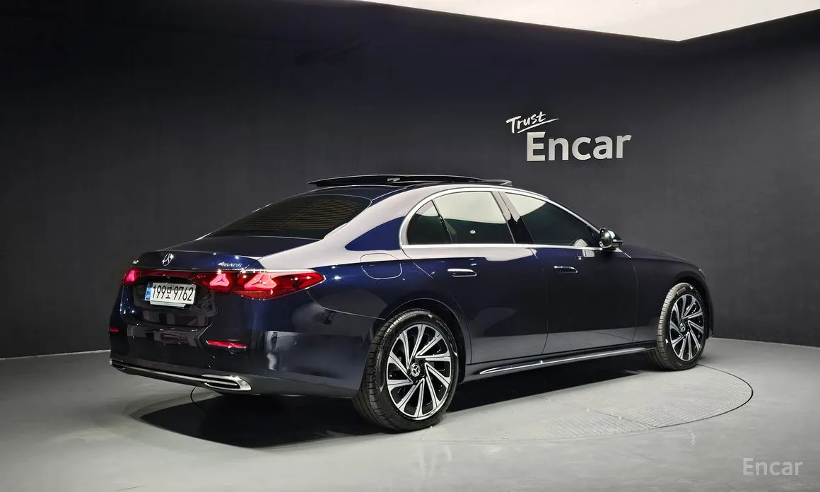 Фото 2 - Mercedes-Benz E-Class