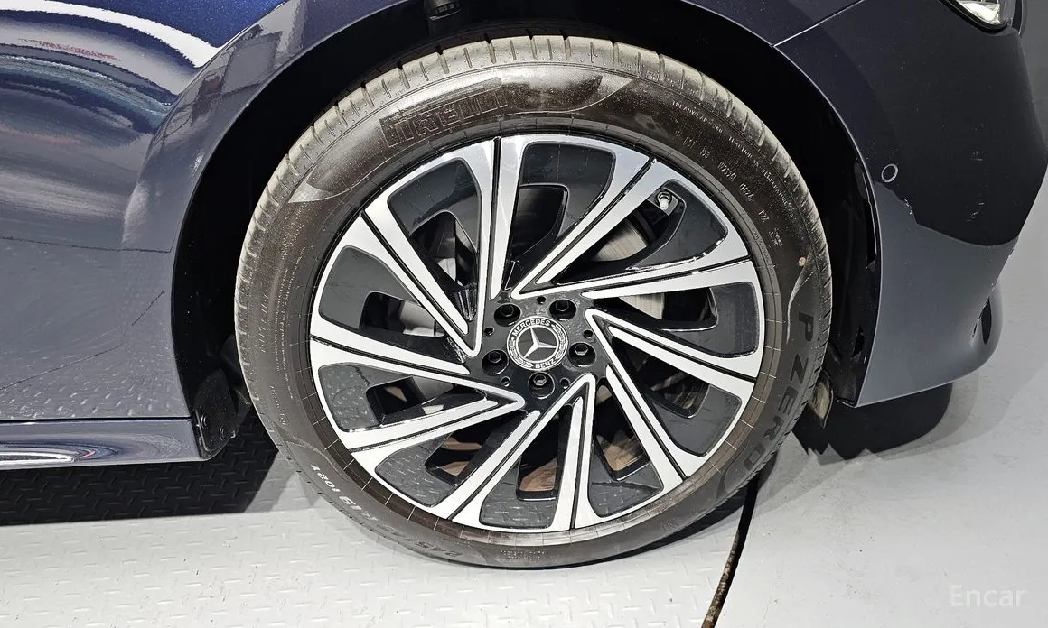 Фото 5 - Mercedes-Benz E-Class