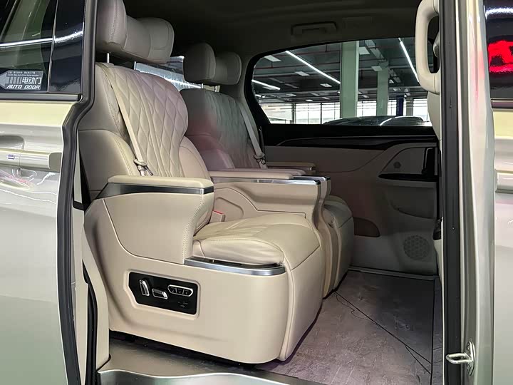 Фото 5 - Buick GL8 ES