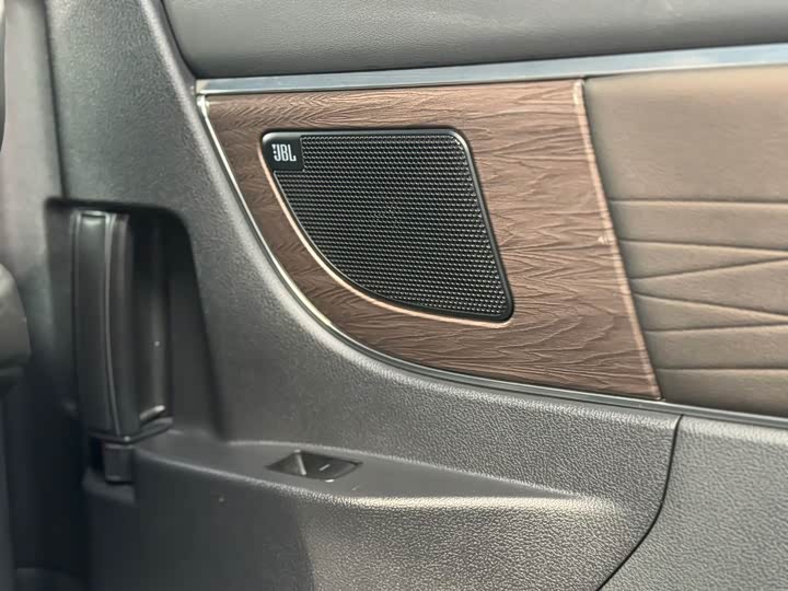 Фото 16 - Toyota Alphard