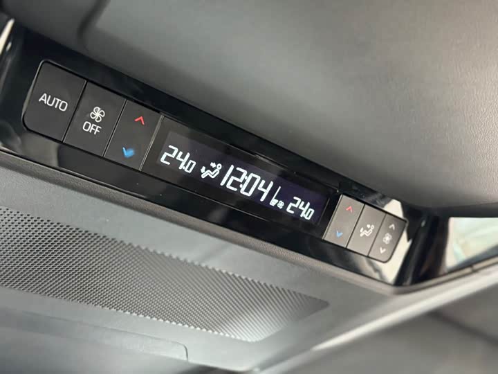 Фото 17 - Toyota Alphard