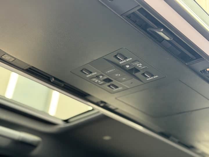 Фото 18 - Toyota Alphard