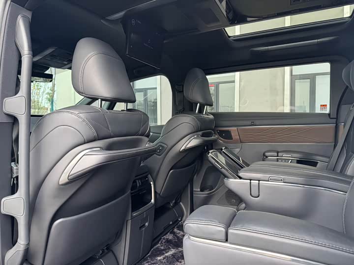 Фото 7 - Toyota Alphard