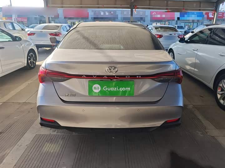 Фото 6 - Toyota Avalon