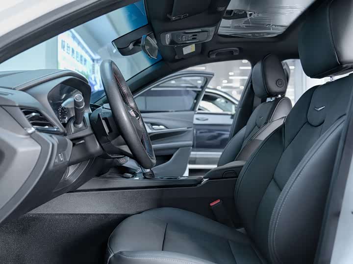 Фото 11 - Cadillac CT4