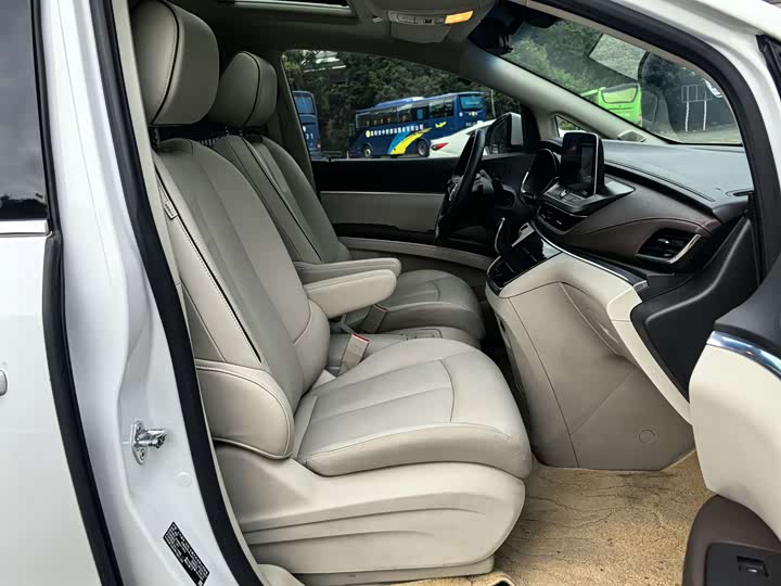 Фото 13 - Buick GL8 ES