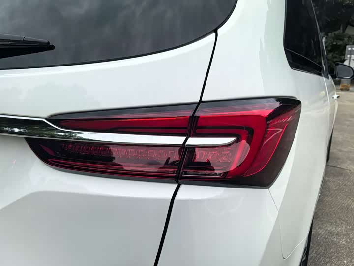 Фото 8 - Buick GL8 ES