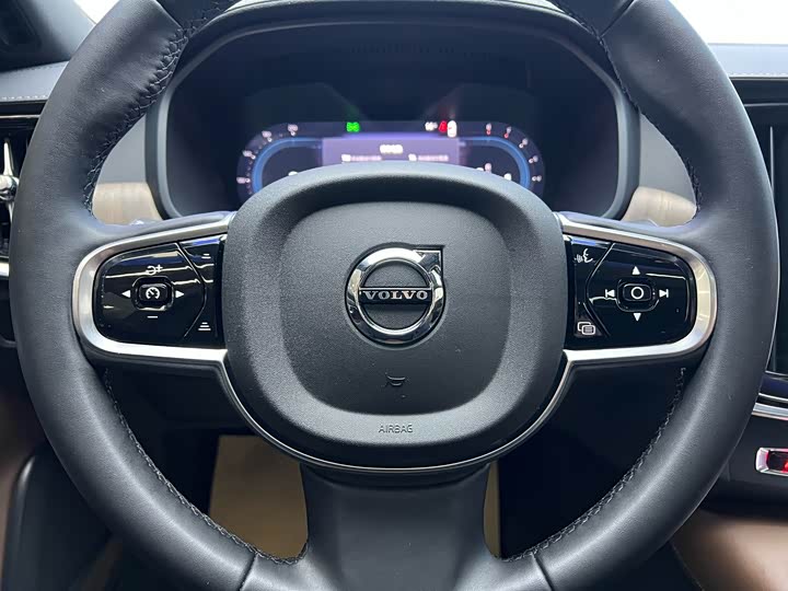 Фото 12 - Volvo S90