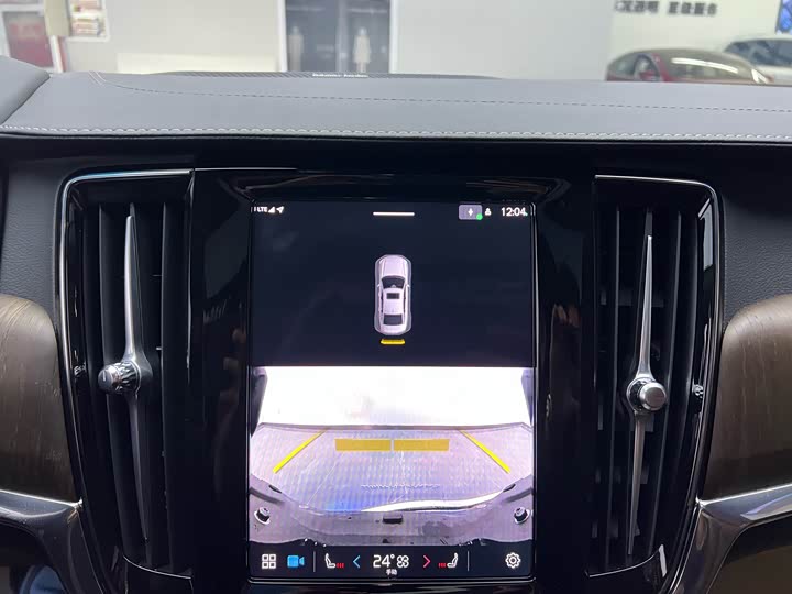 Фото 19 - Volvo S90