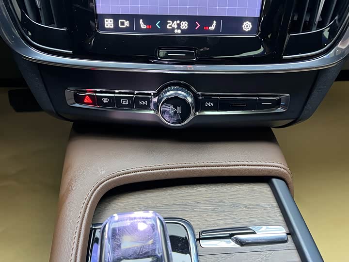 Фото 20 - Volvo S90