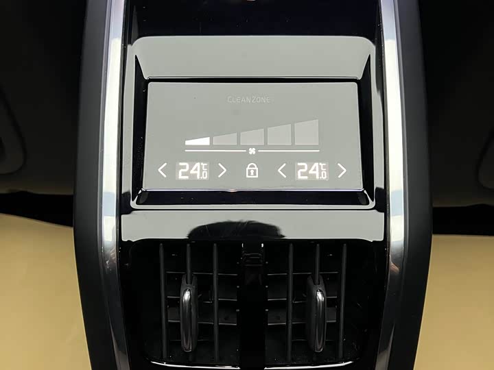 Фото 24 - Volvo S90