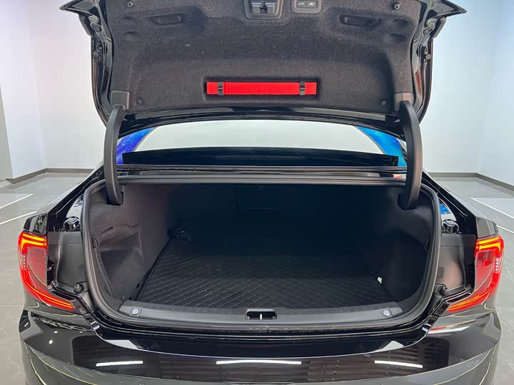 Фото 26 - Volvo S90