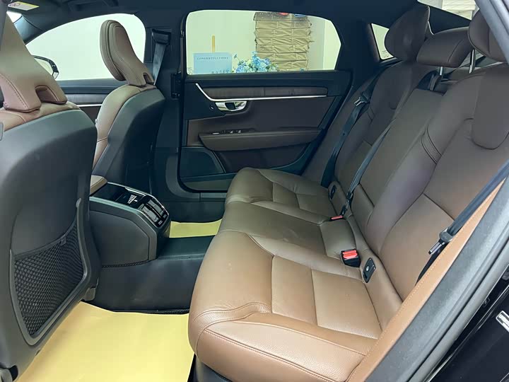 Фото 9 - Volvo S90