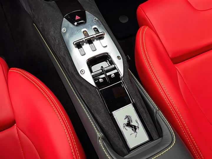 Фото 7 - Ferrari SF90